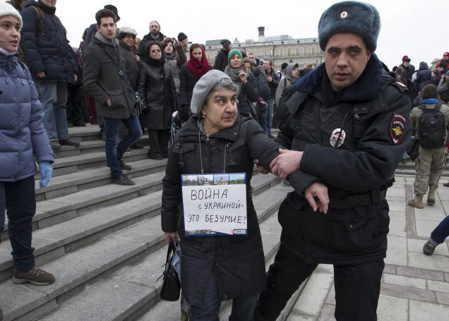Russian Anti-War Protesters Detained In Moscow