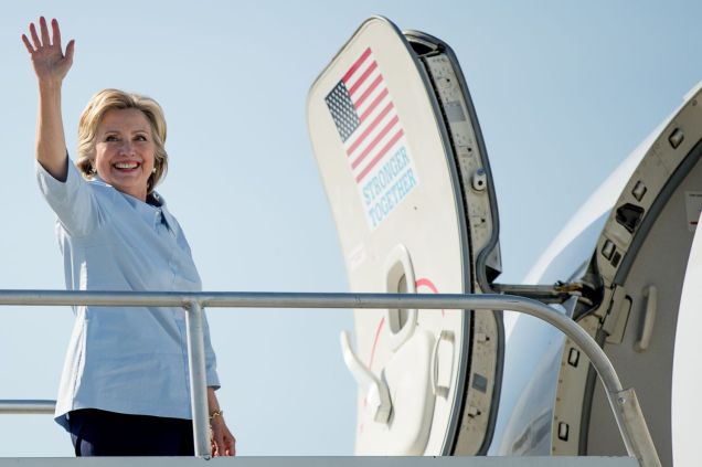 hillary-clinton-campaign-plane-2